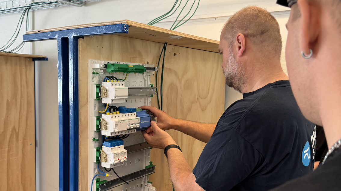 Fremtidens Elektrikere Uddannes med SimpleWire-teknologi på CELF