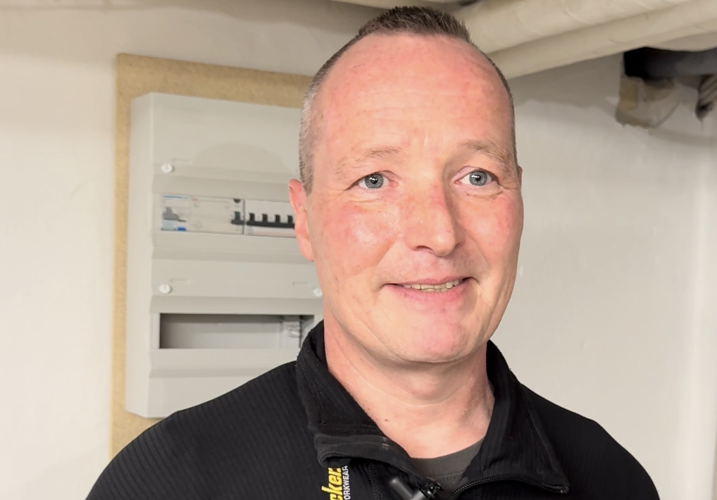 Flex: Brian sparer tid